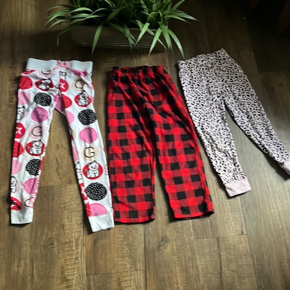 🌟 HOST PICK🌟 Girls sz 5 pj bottoms lot - Picture 1 of 4